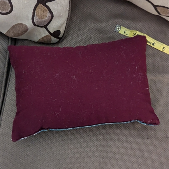 Cousin decorative pillow - Picture 4 of 4